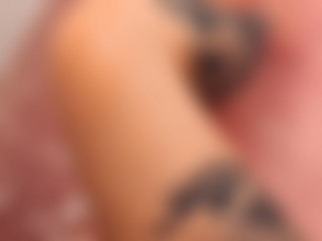 Ich liege hier nackt in meiner Badewanne und habe richtig lust auf versautes! Du auch ? Dann komm doch mit rein!